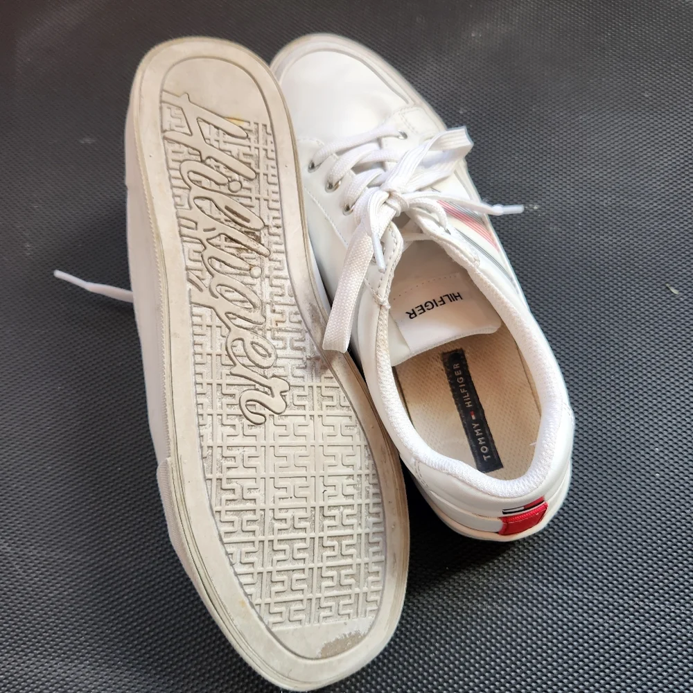Tommy Hilfiger Shoes Size 10 - Picture 3 of 9